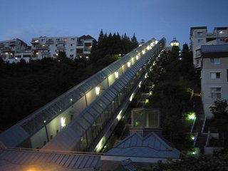 エレベーターのようなケーブルカーのようなもの_a0003166_11451100.jpg