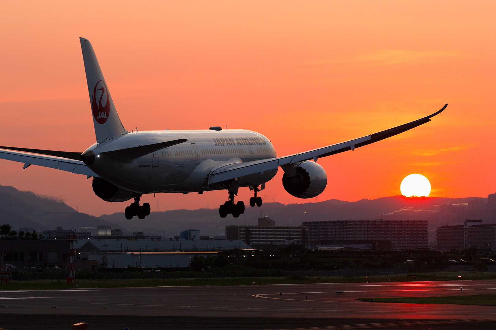 飛行機 夕焼け Ｂ７８７（千里川 伊丹空港 大阪空港）_a0003166_11501418.jpg