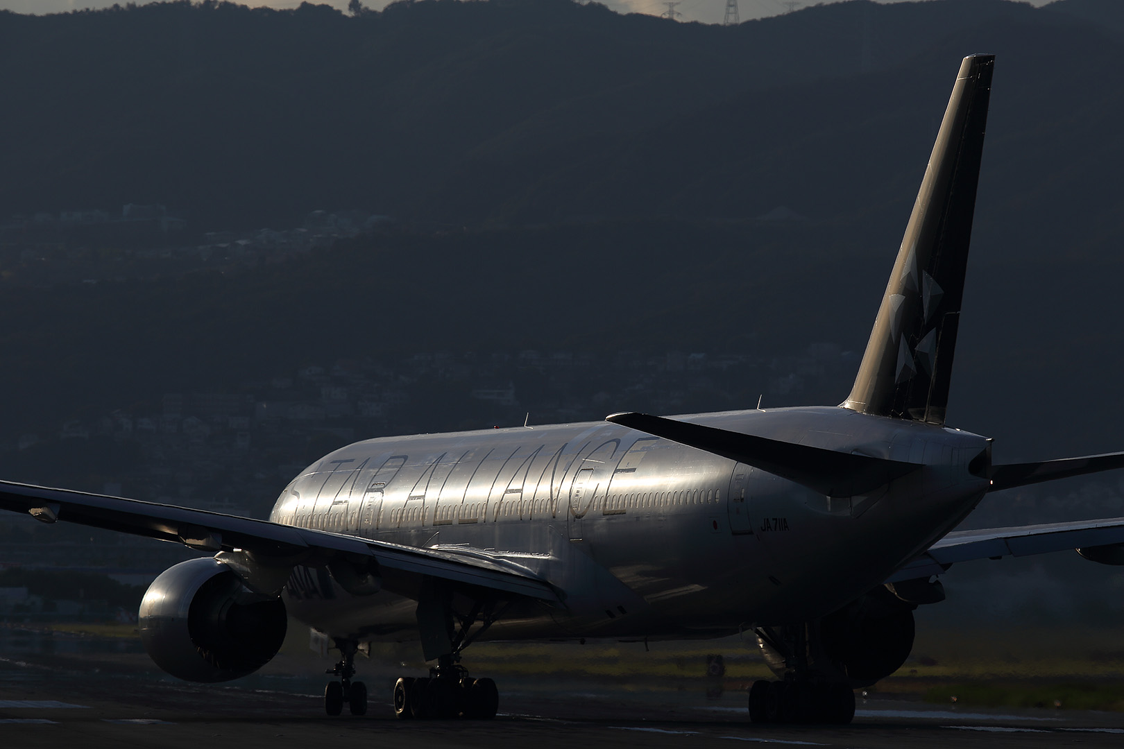 飛行機　（伊丹空港 千里川 6/6）_a0003166_11573123.jpg