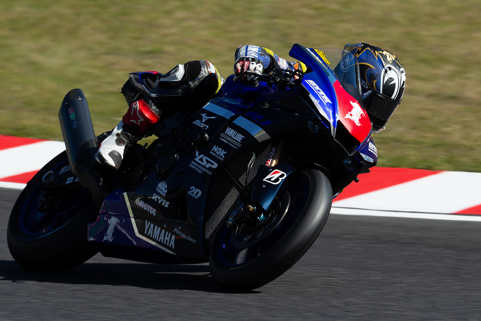 全日本ロードレース 第8戦鈴鹿 JSB1000 その１ 強すぎる中須賀_a0003166_11573281.jpg