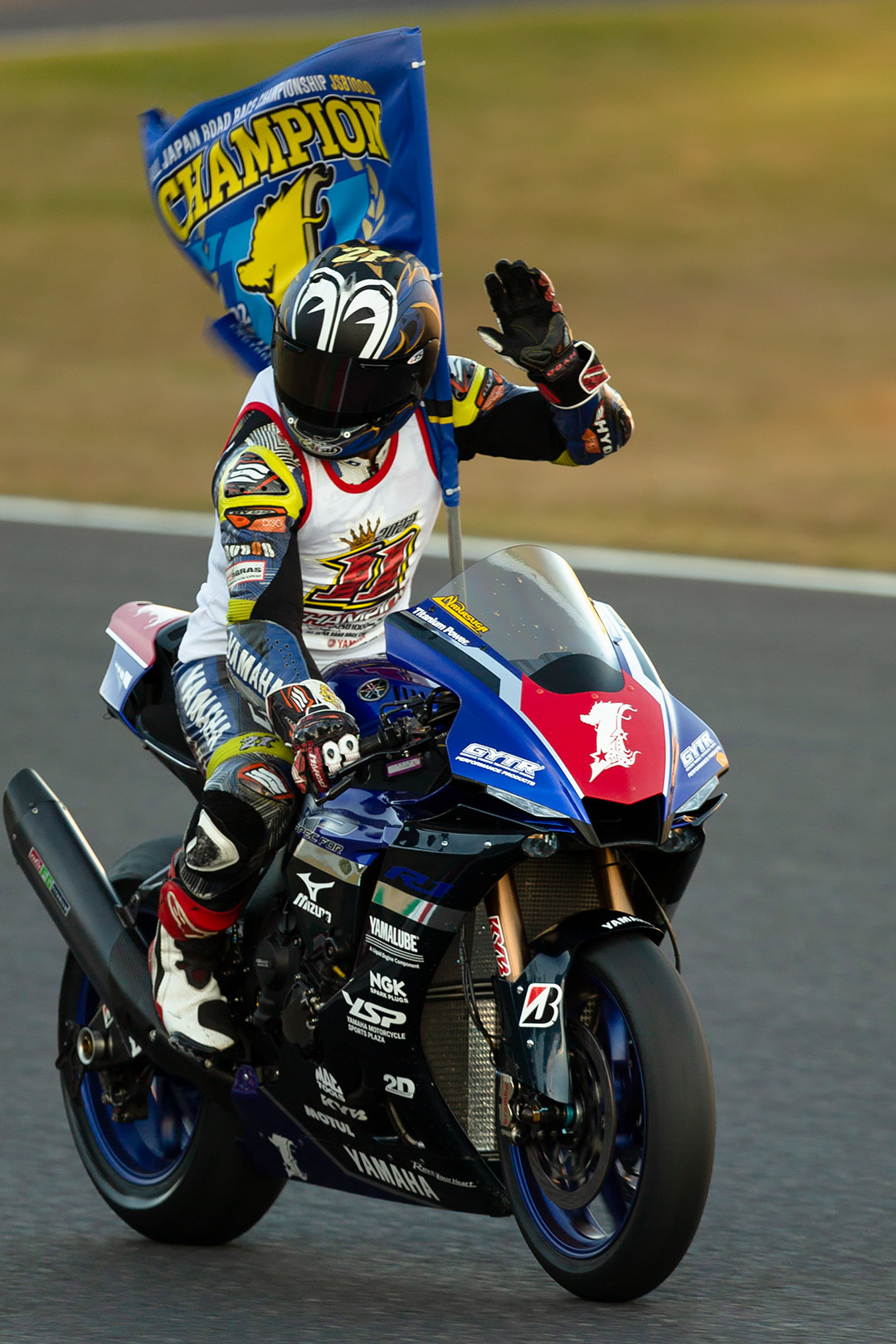 全日本ロードレース 第8戦鈴鹿 JSB1000 その１ 強すぎる中須賀_a0003166_11573473.jpg
