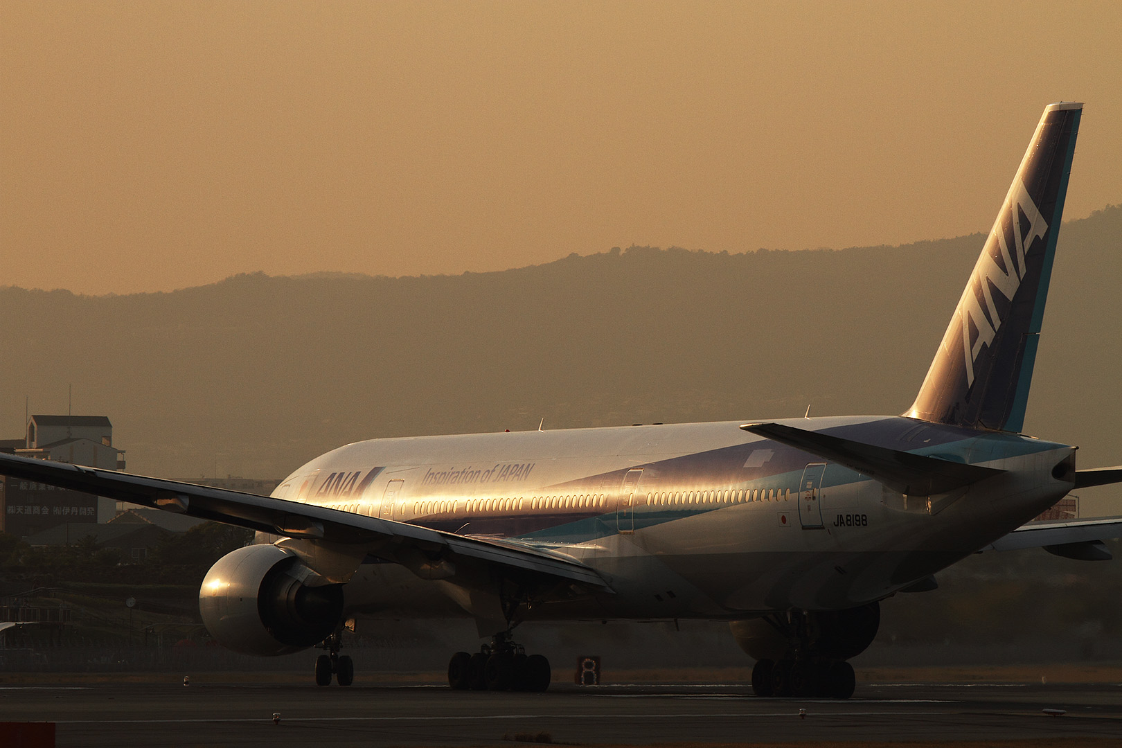 飛行機（千里川　3/21）_a0003166_1183254.jpg