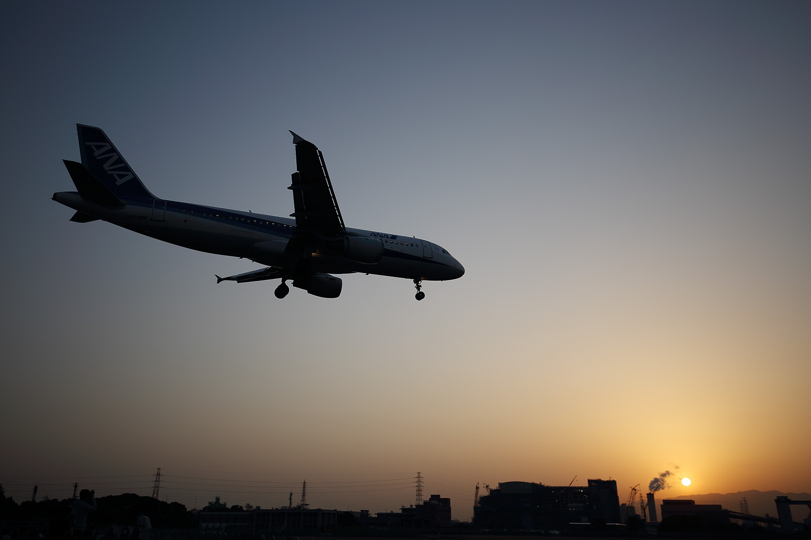飛行機（千里川　3/21）_a0003166_1183747.jpg