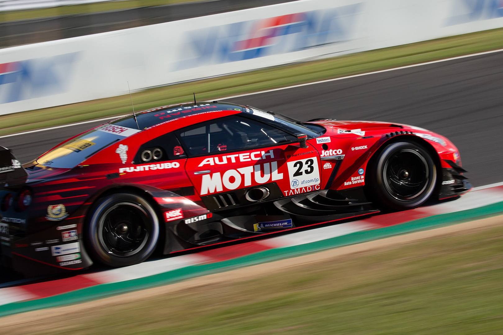 SUPER GT 鈴鹿 GT500 その１（MOTUL AUTECH GT-R）_a0003166_12100177.jpg