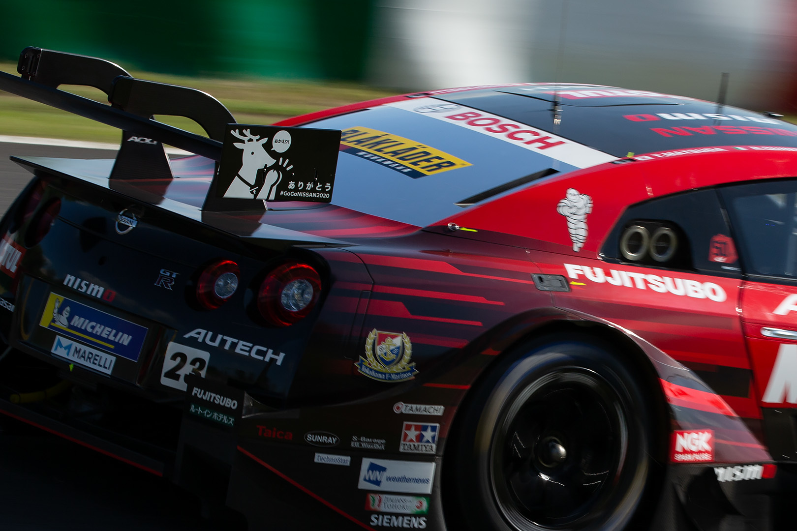 SUPER GT 鈴鹿 GT500 その１（MOTUL AUTECH GT-R）_a0003166_12100241.jpg