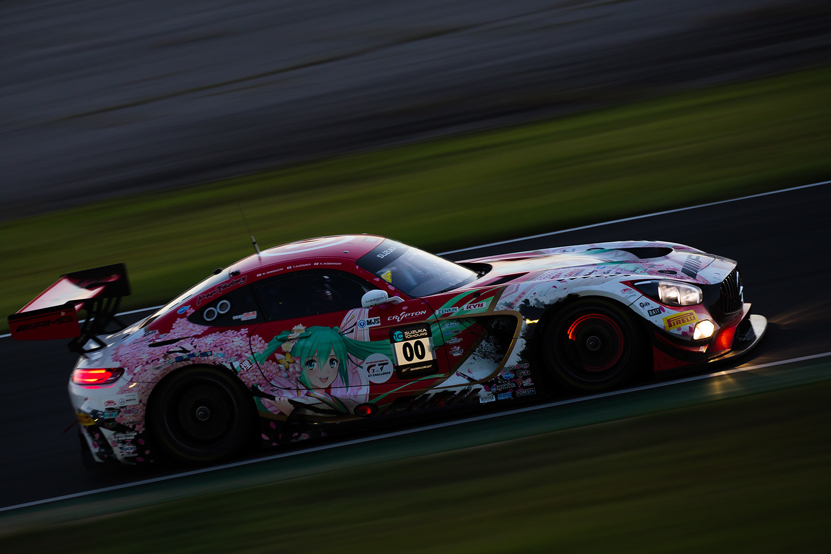 鈴鹿10時間耐久レース　その２_a0003166_12120102.jpg