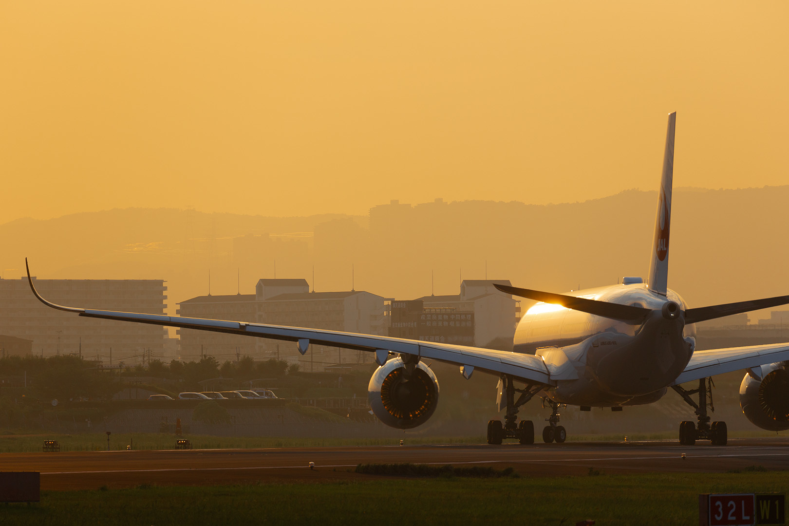 夕焼け（大阪空港 伊丹空港）_a0003166_12122890.jpg