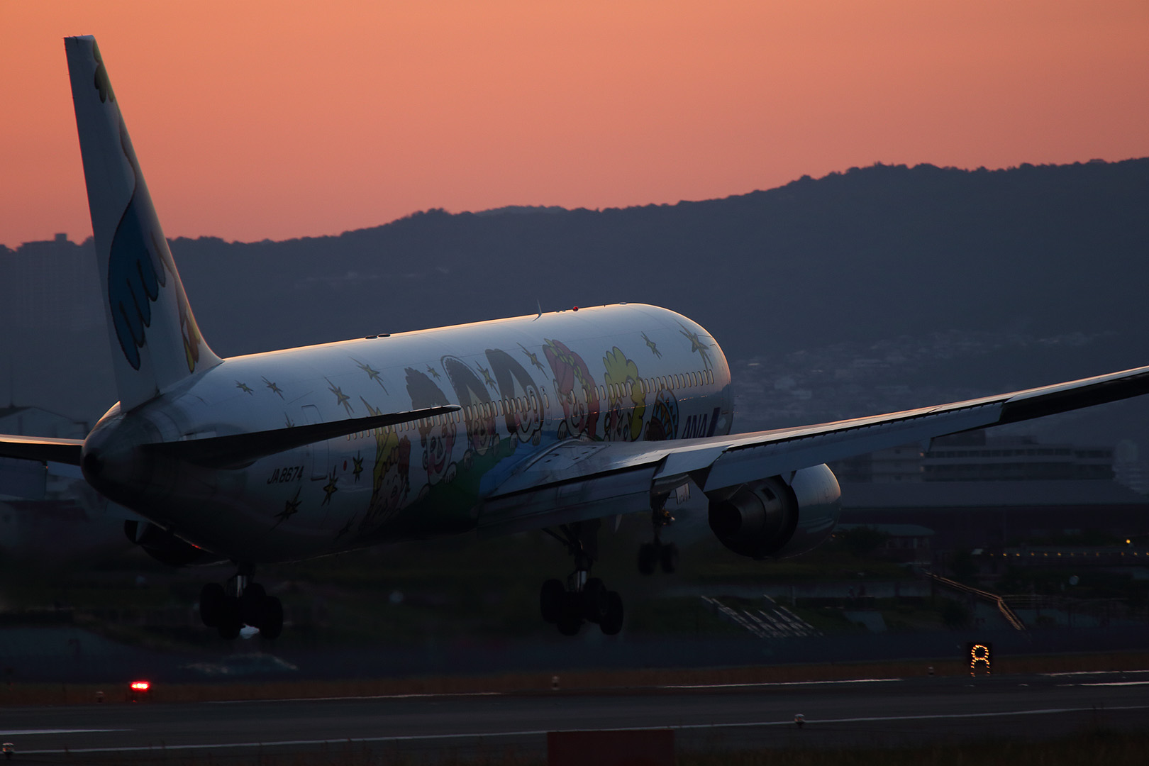 大阪空港 （５月１１日 夕焼け 千里川）_a0003166_12123720.jpg