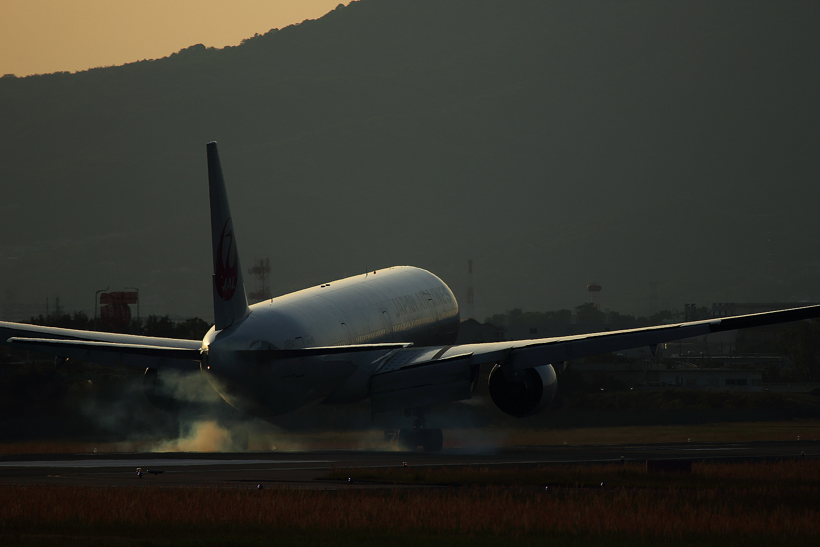 大阪空港 （５月１１日 夕焼け 千里川）_a0003166_12124120.jpg