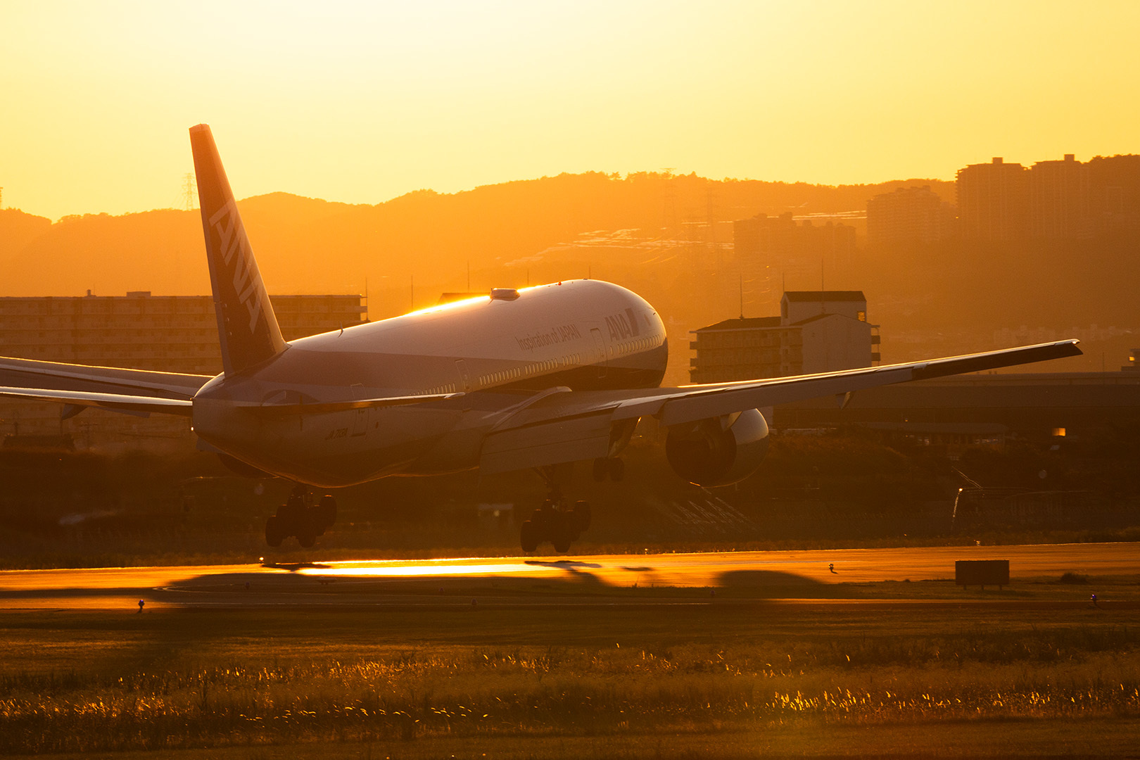 飛行機 B767 B737 夕焼け （大阪空港 伊丹空港 千里川）_a0003166_12171874.jpg