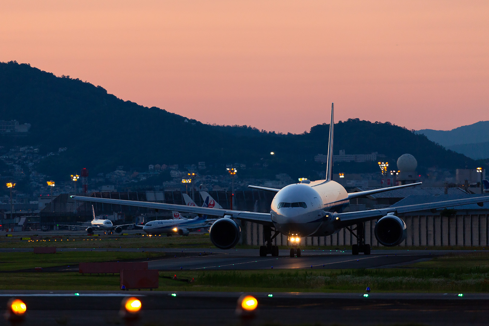 飛行機 B767 B737 夕焼け （大阪空港 伊丹空港 千里川）_a0003166_12172186.jpg