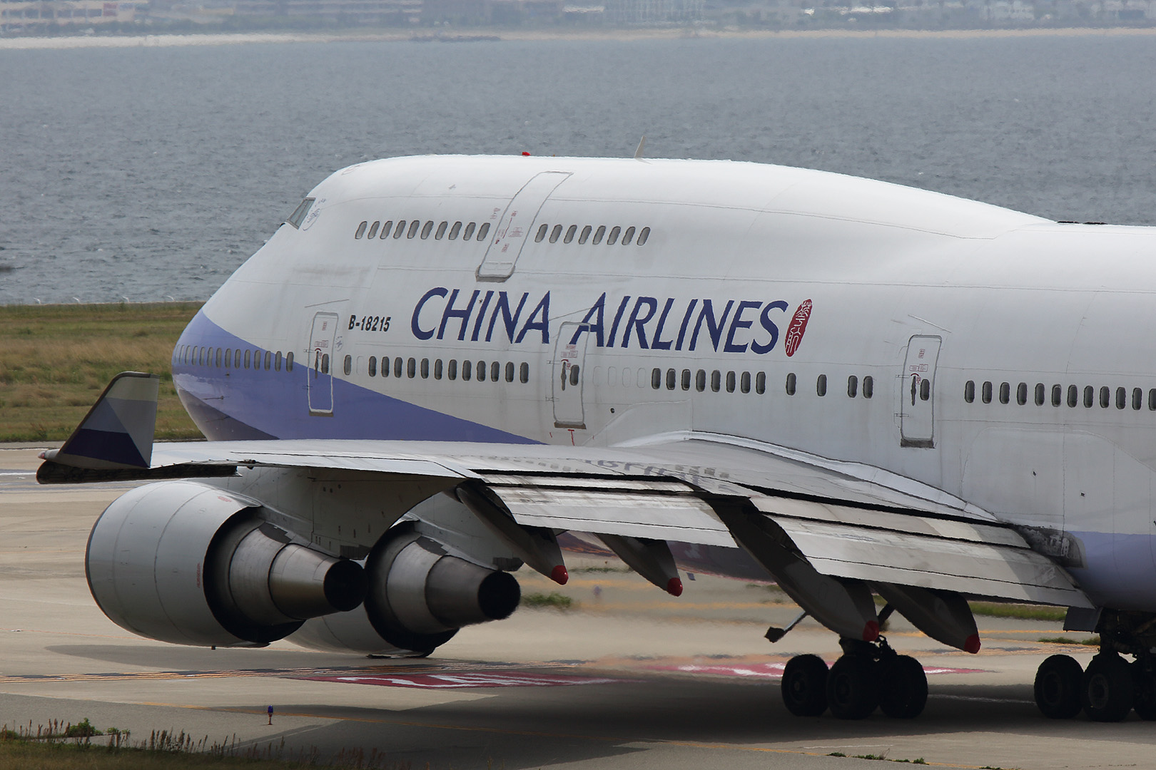 飛行機　（関空　５／６）_a0003166_12284056.jpg