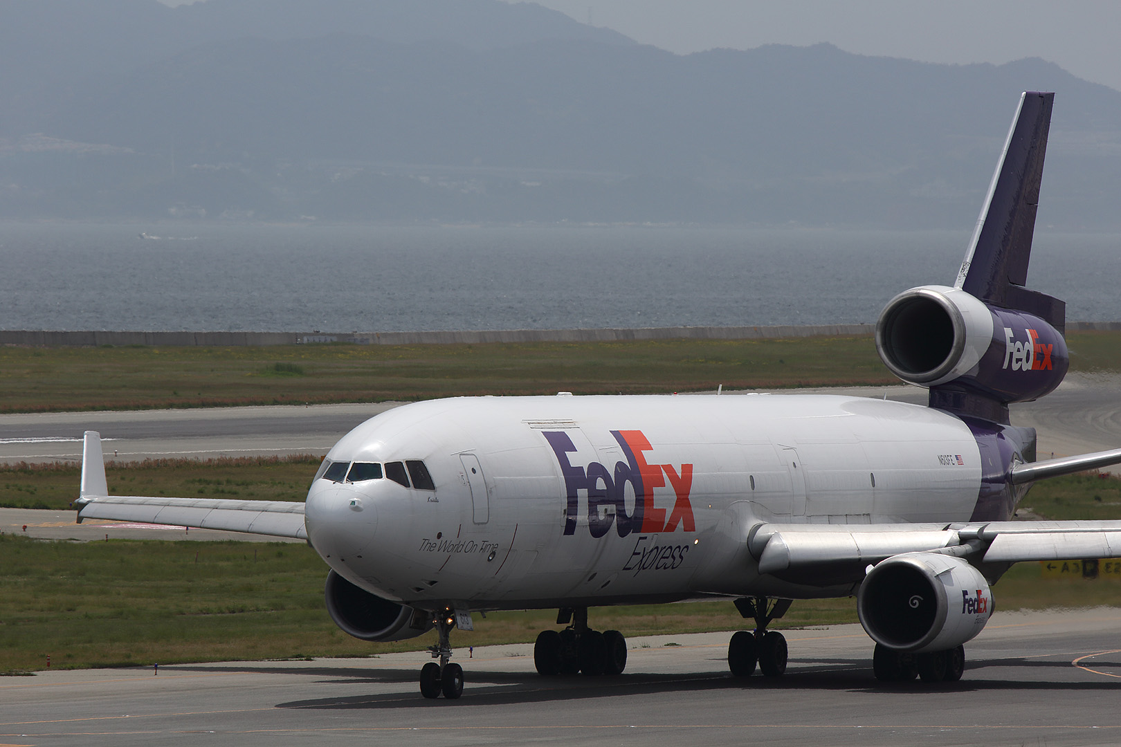 飛行機　（関空　５／６）_a0003166_12284750.jpg