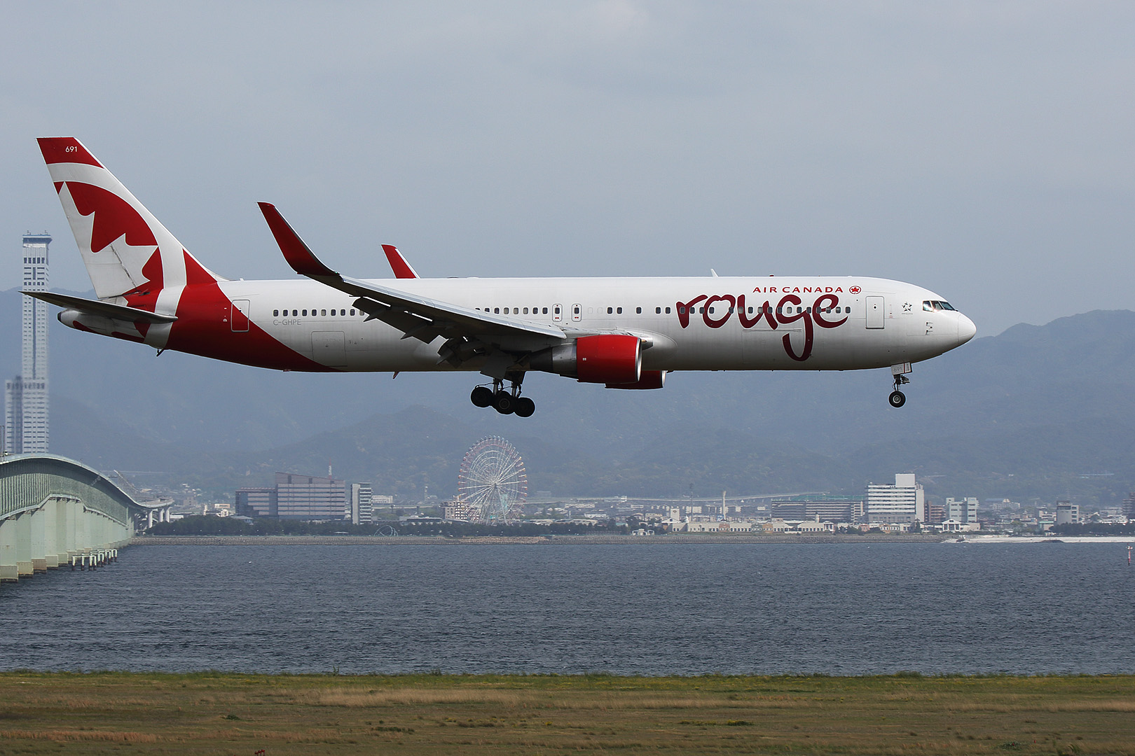 飛行機　（関空　５／６）_a0003166_12285337.jpg