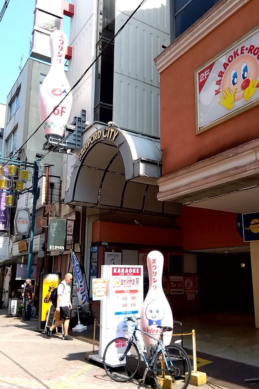 ボウリング場巡り　スポルト十三店_a0003166_12351048.jpg