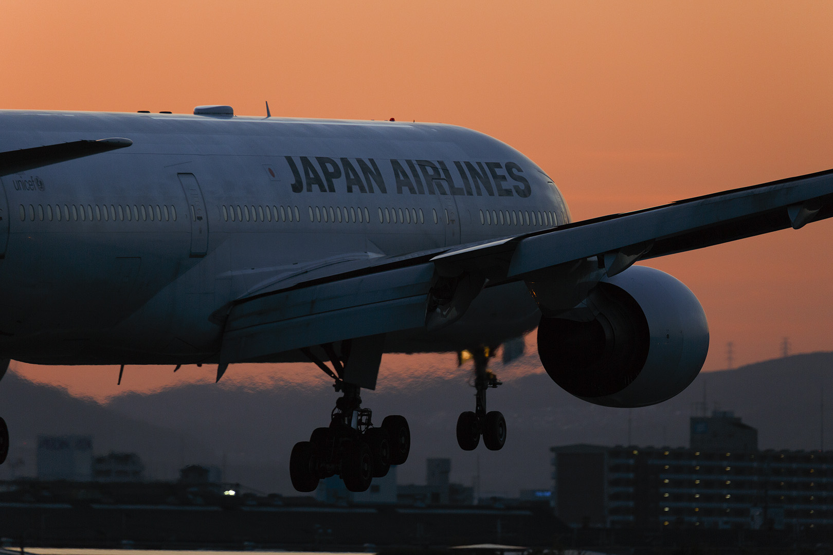 飛行機　夕焼け （伊丹空港 千里川）_a0003166_12504772.jpg