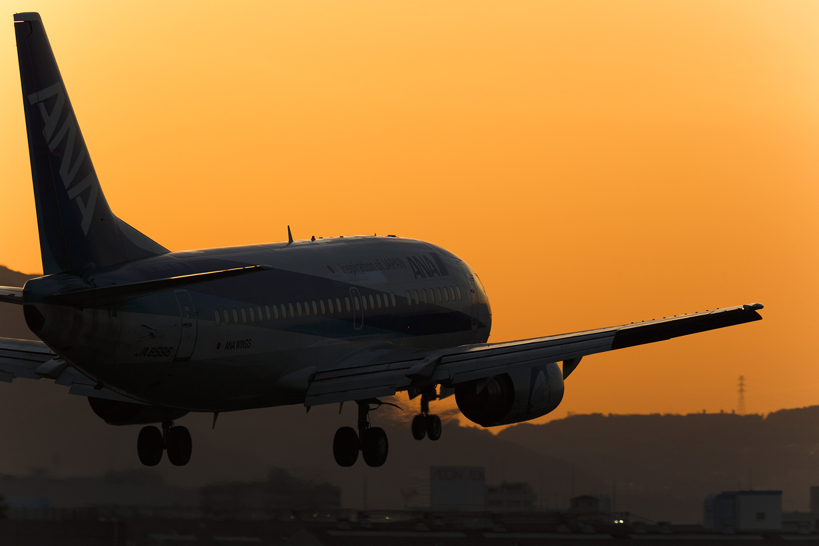 飛行機　夕焼け （伊丹空港 千里川）_a0003166_12504929.jpg