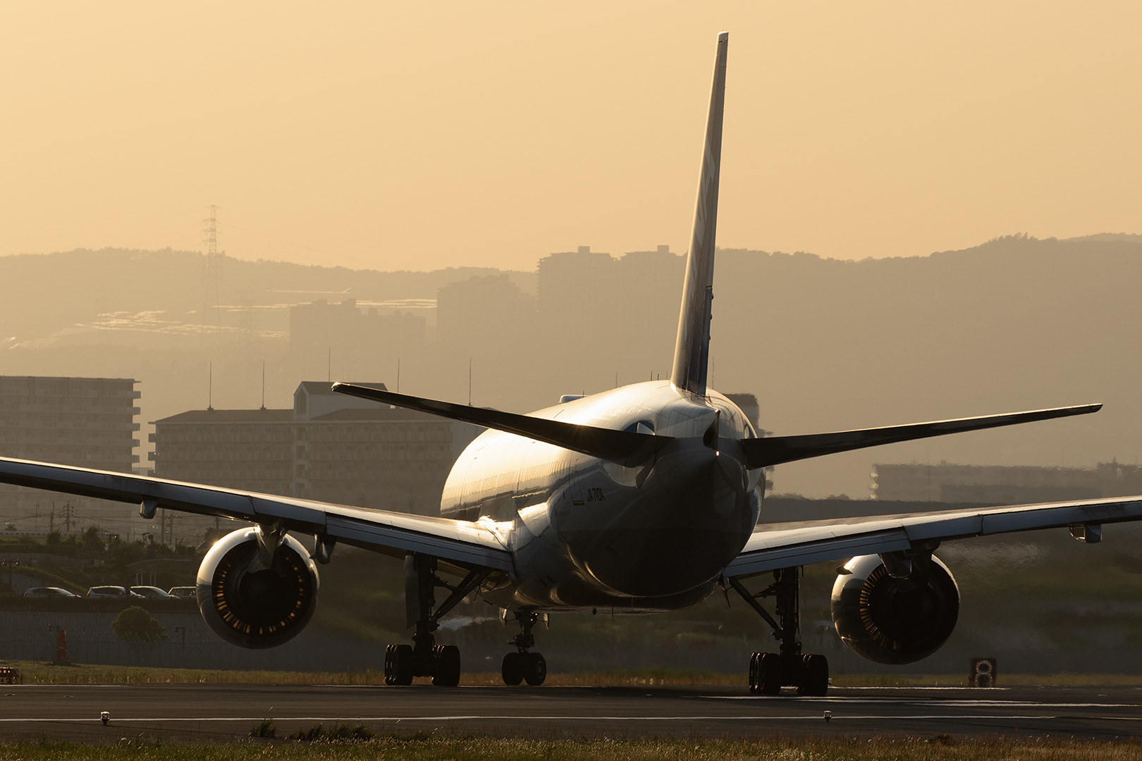 飛行機 夕焼け（伊丹空港 千里川）_a0003166_12534619.jpg