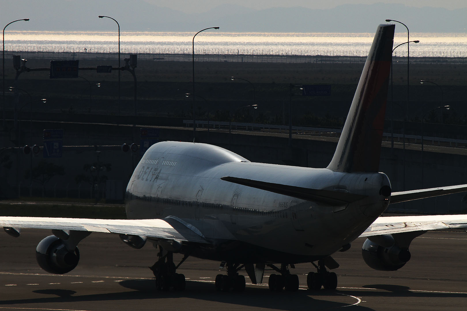 飛行機 （関空、展望ホール、Ｂ７４７）_a0003166_12619100.jpg