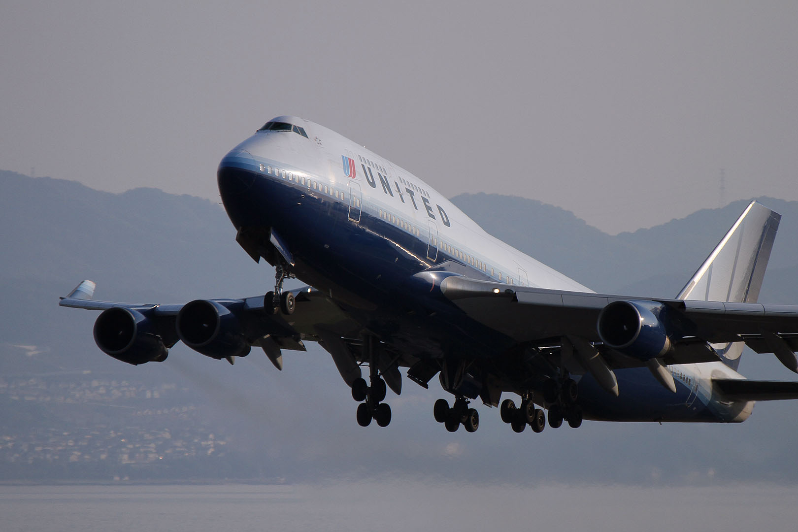 飛行機 （関空、展望ホール、Ｂ７４７）_a0003166_1261993.jpg