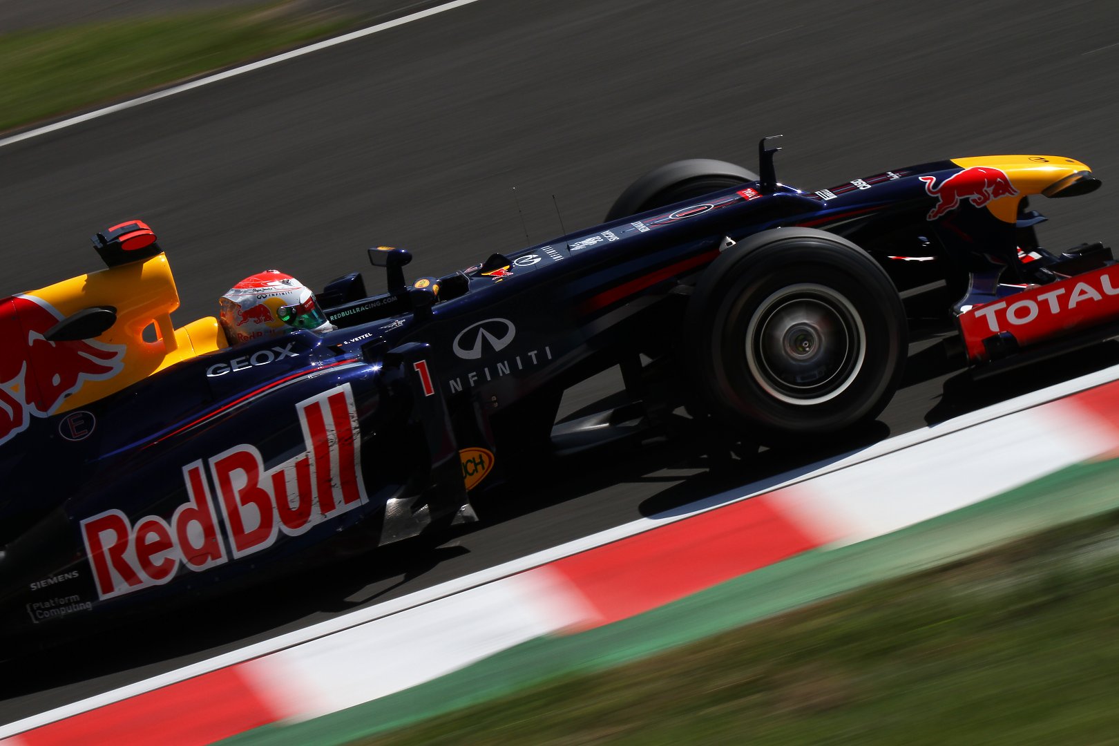 Ｆ１日本ＧＰの写真 （鈴鹿 ヘアピン）_a0003166_1301465.jpg