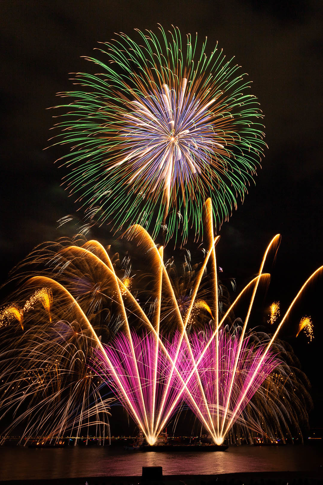 大阪湾りんくう芸術花火 その２_a0003166_13203935.jpg