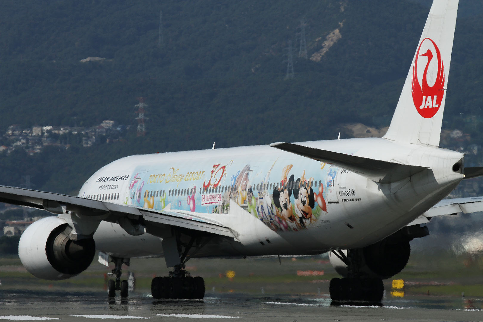 飛行機 （伊丹空港 千里川）_a0003166_13252443.jpg