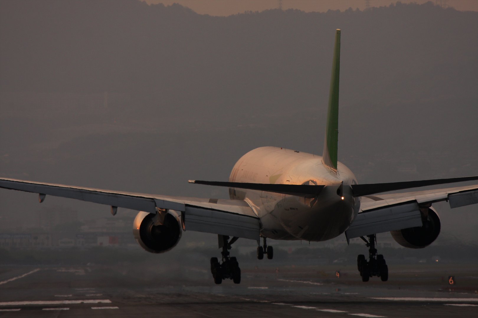 飛行機　（千里川）_a0003166_133455.jpg