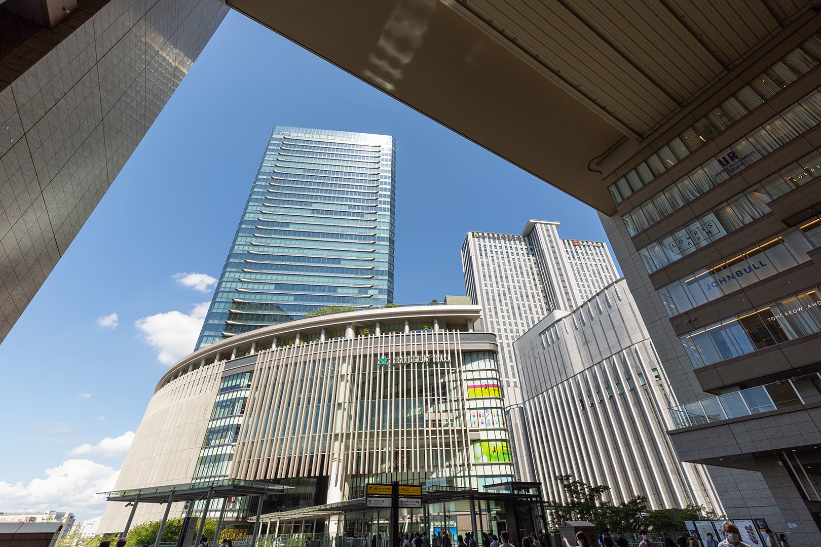 大阪駅　その１_a0003166_14002506.jpg