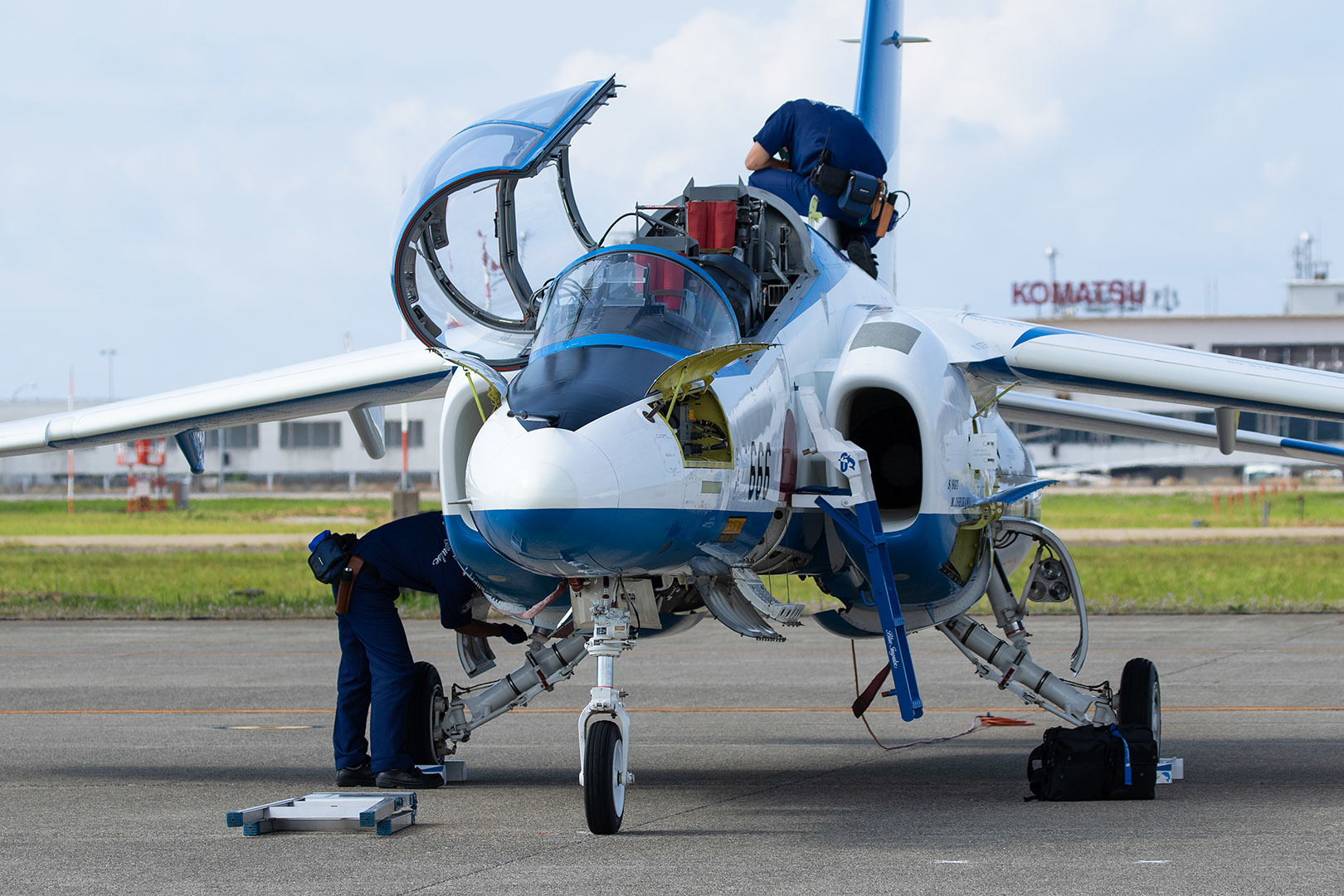 小松基地航空祭 ブルーインパルス （その１）地上_a0003166_14092677.jpg
