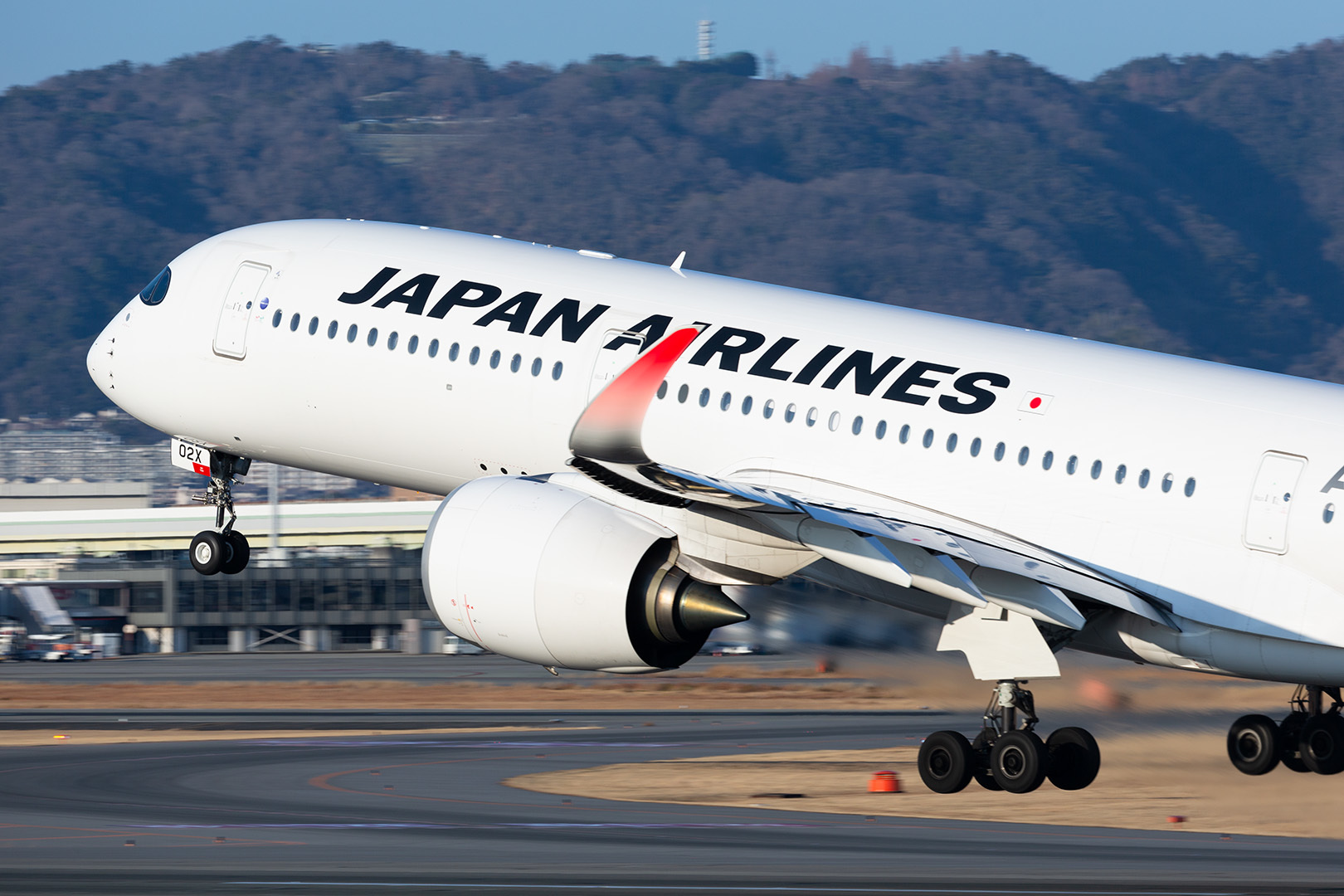 エアバスＡ３５０ 離陸（大阪空港）_a0003166_14405531.jpg