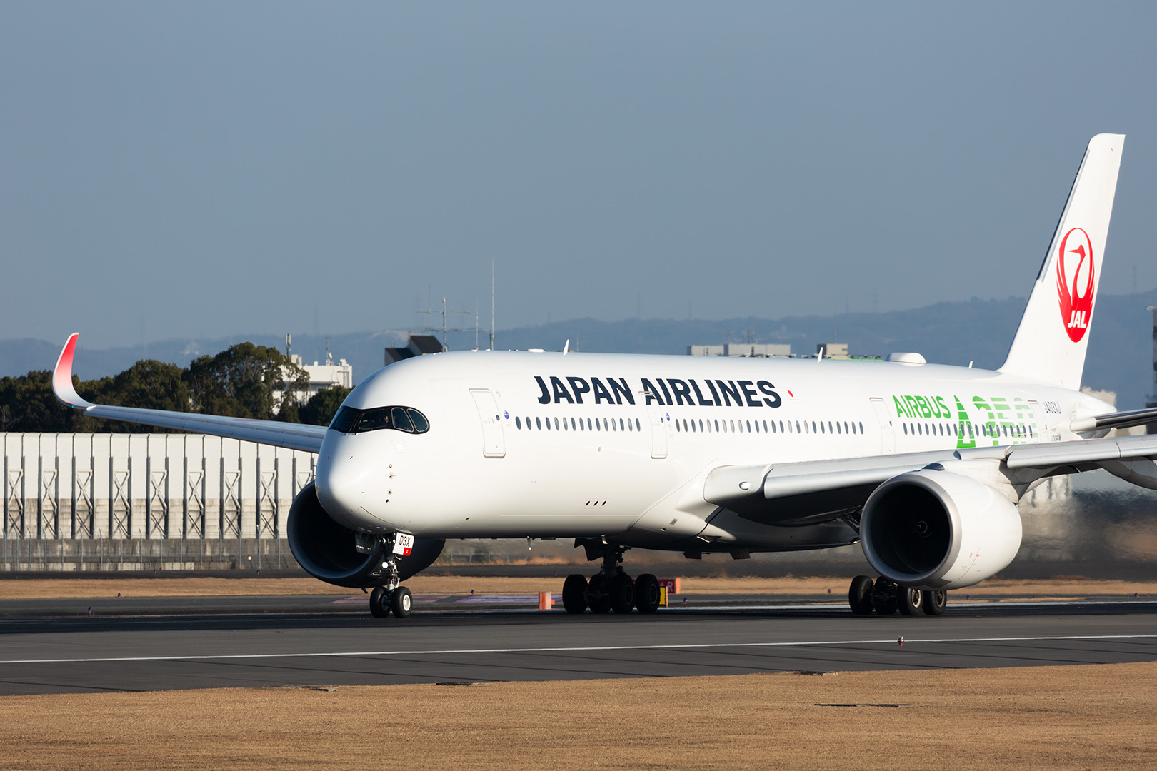 エアバスＡ３５０ 離陸（大阪空港）_a0003166_14405614.jpg