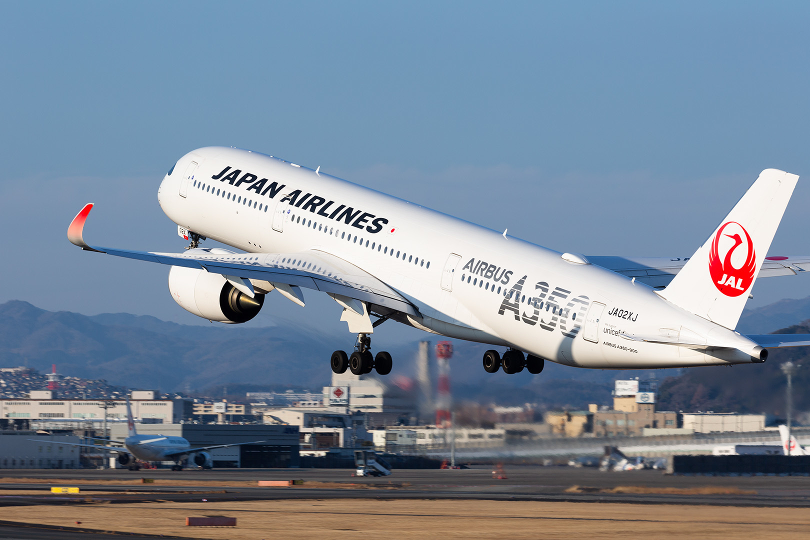 エアバスＡ３５０ 離陸（大阪空港）_a0003166_14405618.jpg