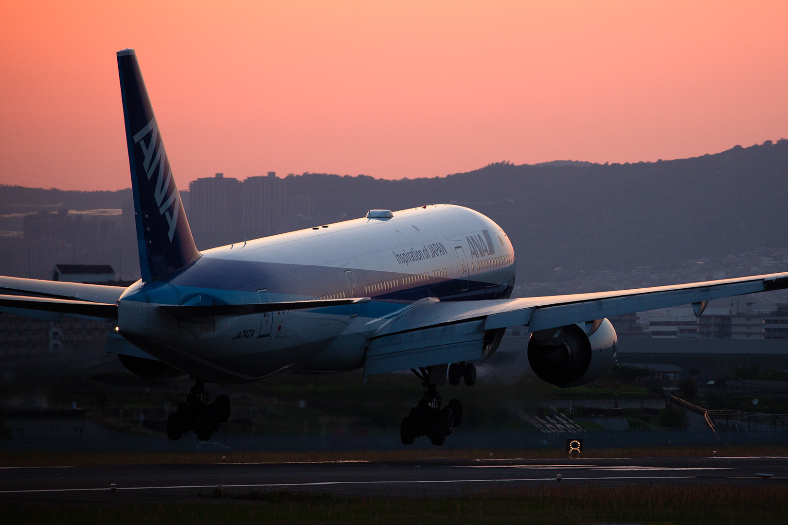 飛行機 夕焼け（伊丹空港、千里川）_a0003166_15054863.jpg