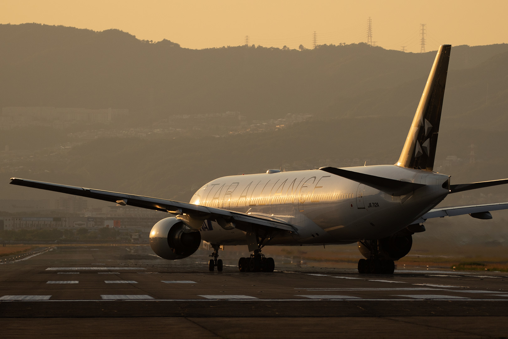 飛行機 夕焼け（伊丹空港、千里川）_a0003166_15055147.jpg