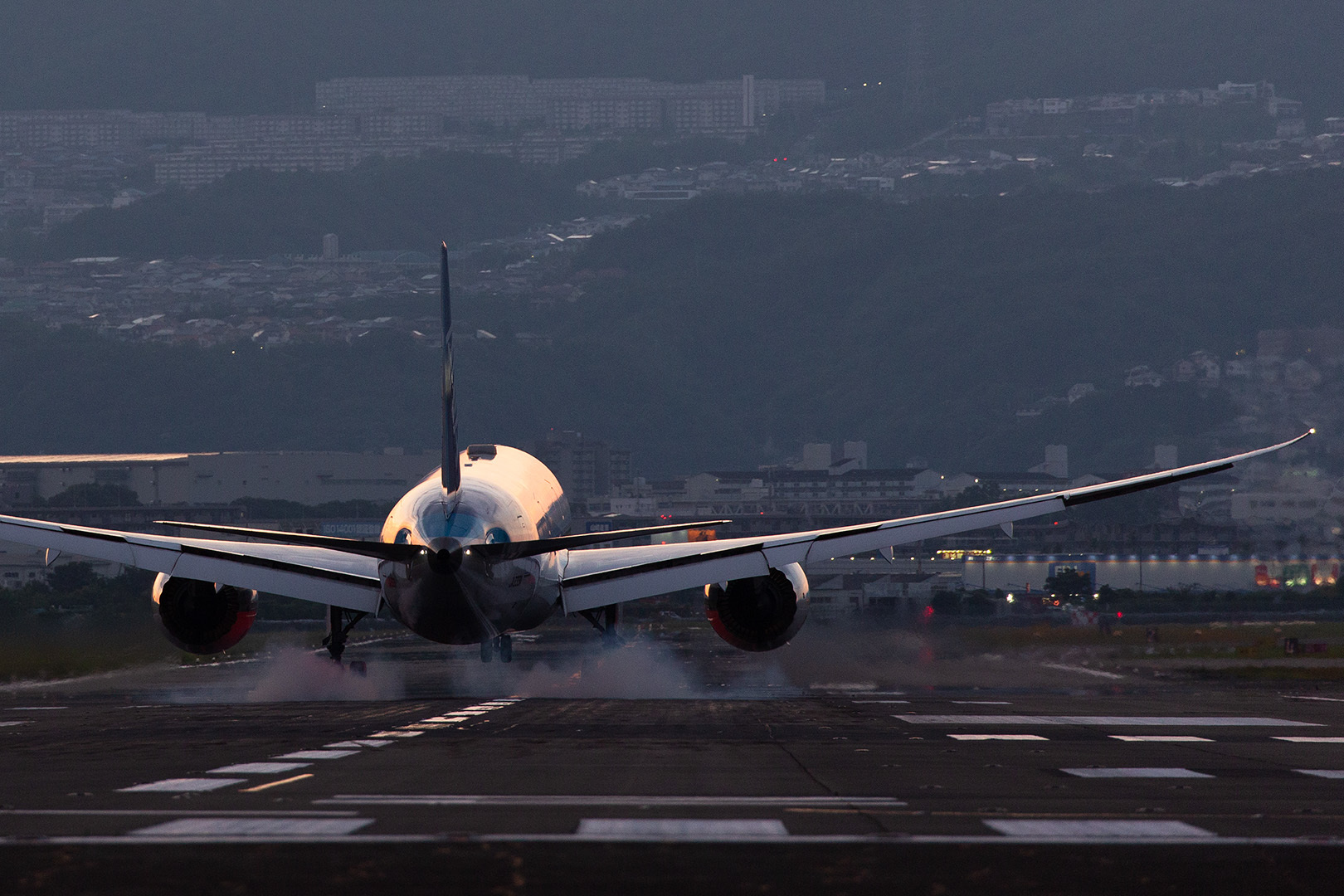 飛行機 夕焼け（伊丹空港、千里川）_a0003166_15174795.jpg