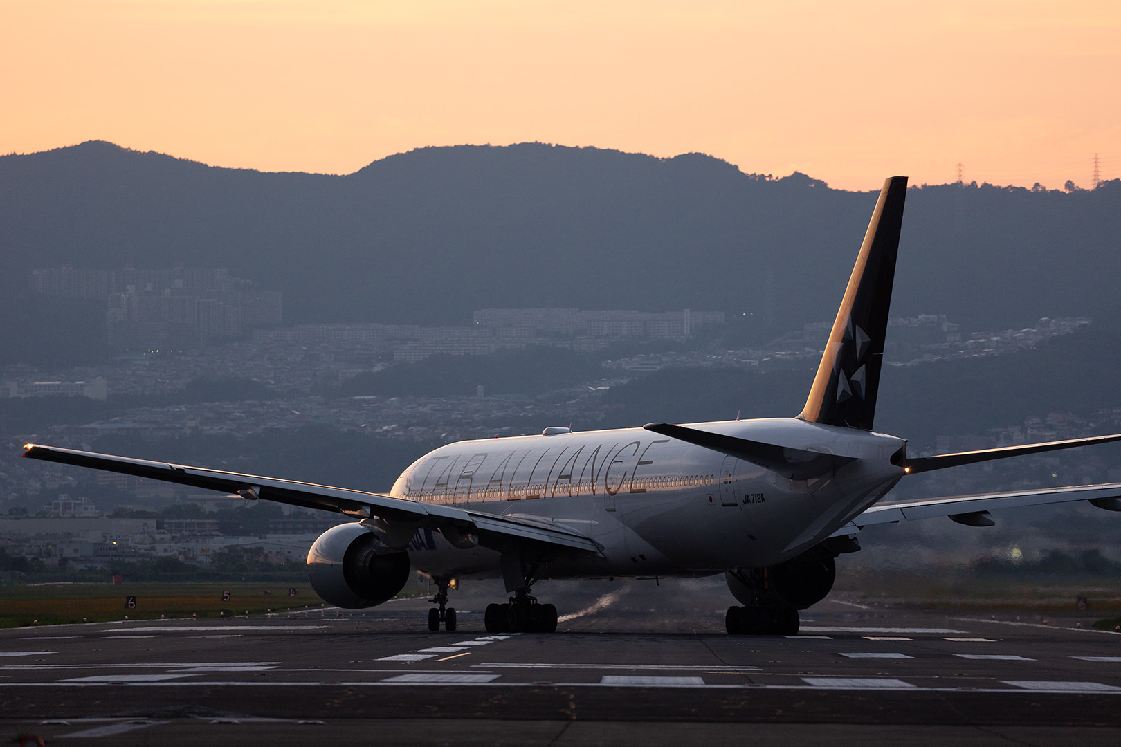 飛行機 夕焼け（伊丹空港、千里川）_a0003166_15174804.jpg