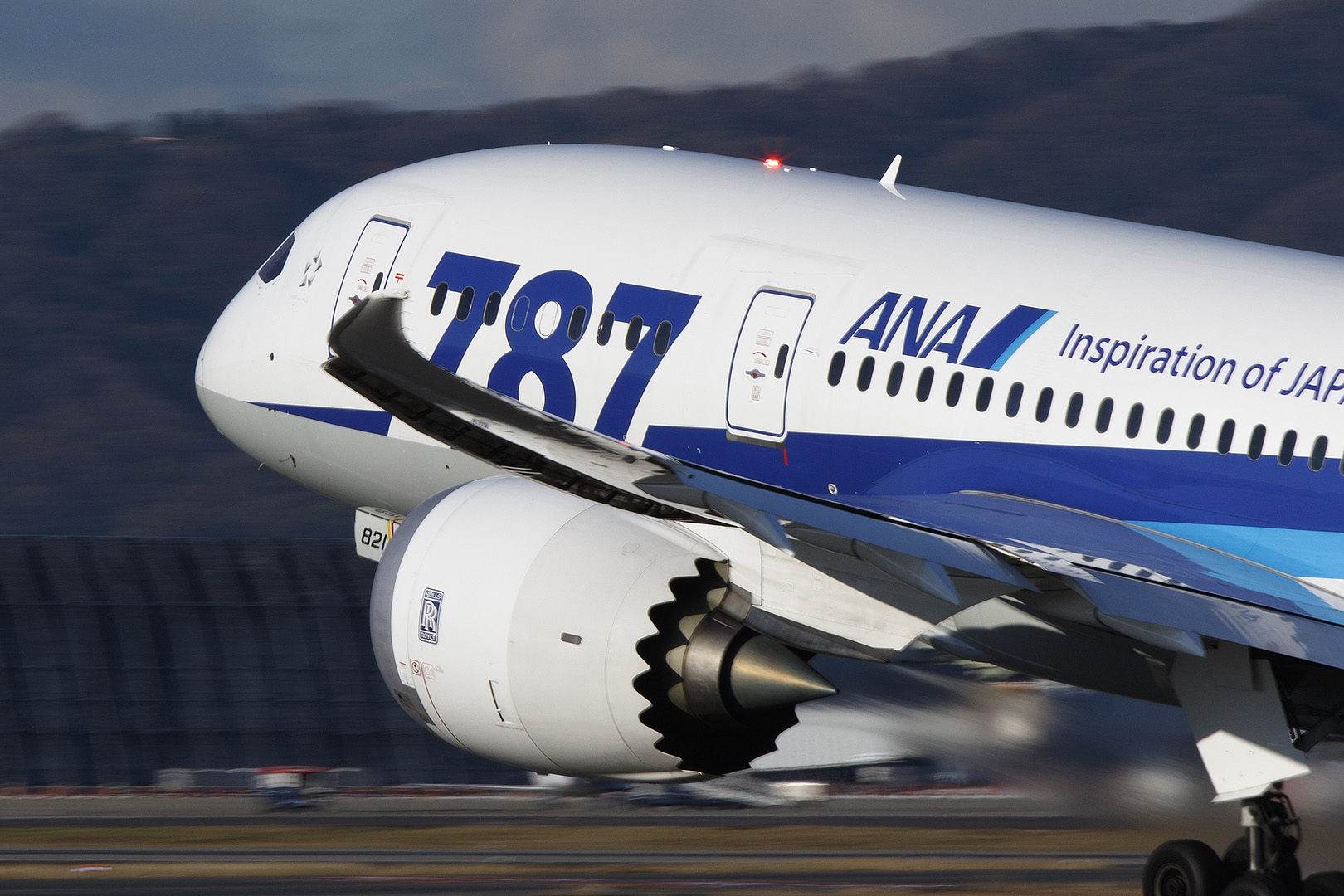 飛行機　（伊丹空港 スカイパーク、千里川）_a0003166_16194018.jpg