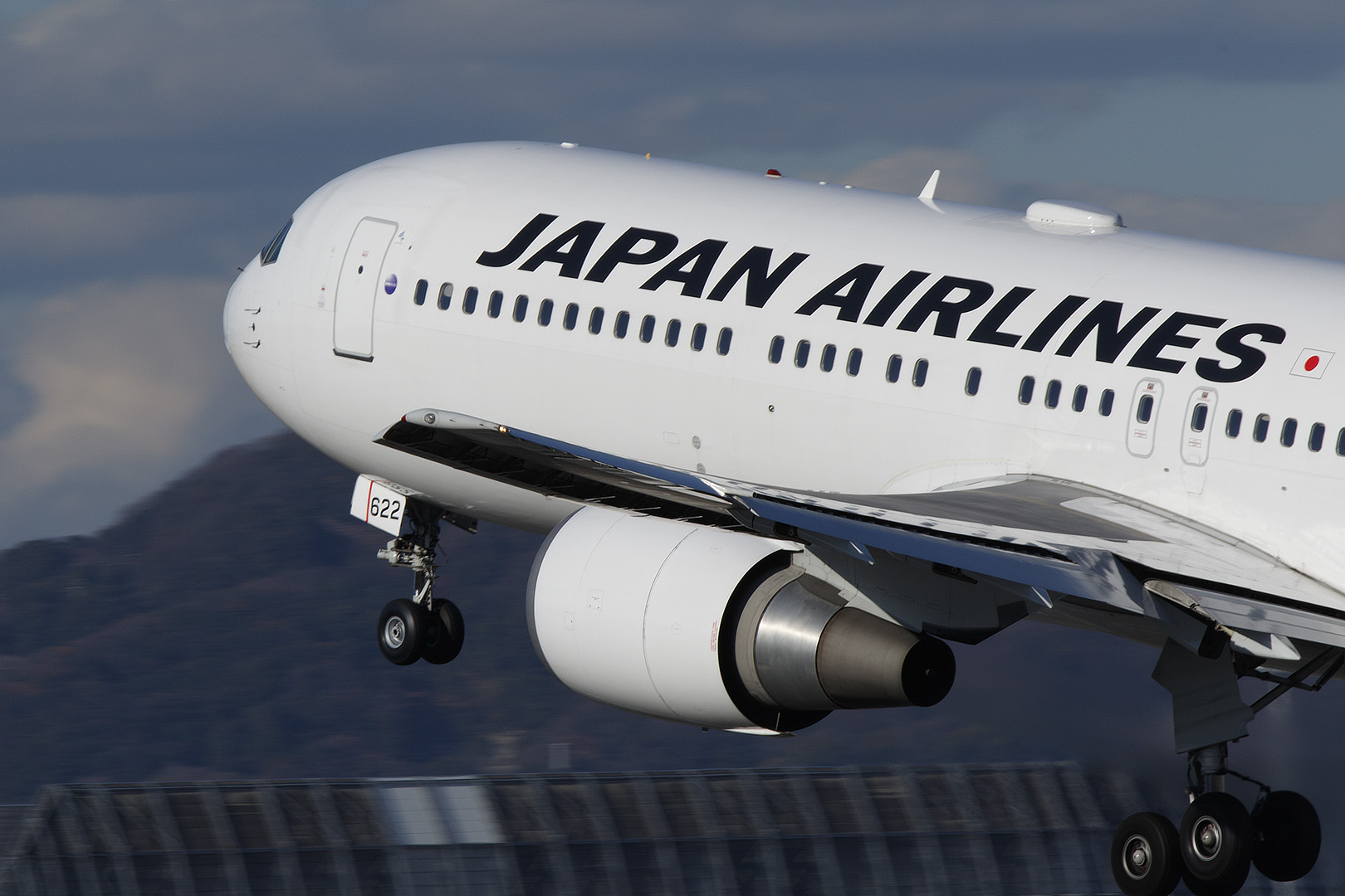 飛行機　（伊丹空港 スカイパーク、千里川）_a0003166_16194228.jpg