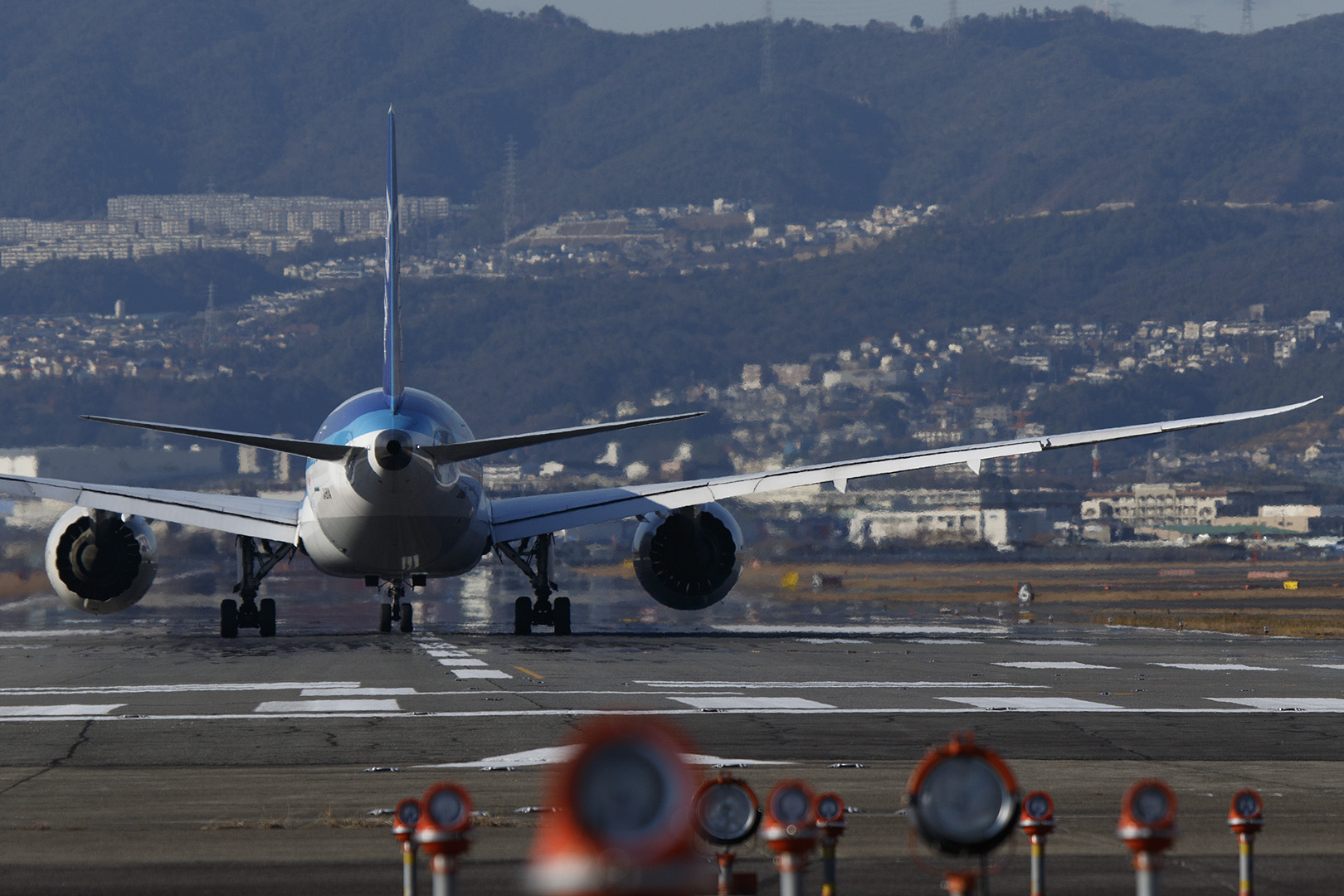 飛行機　（伊丹空港 スカイパーク、千里川）_a0003166_16194336.jpg