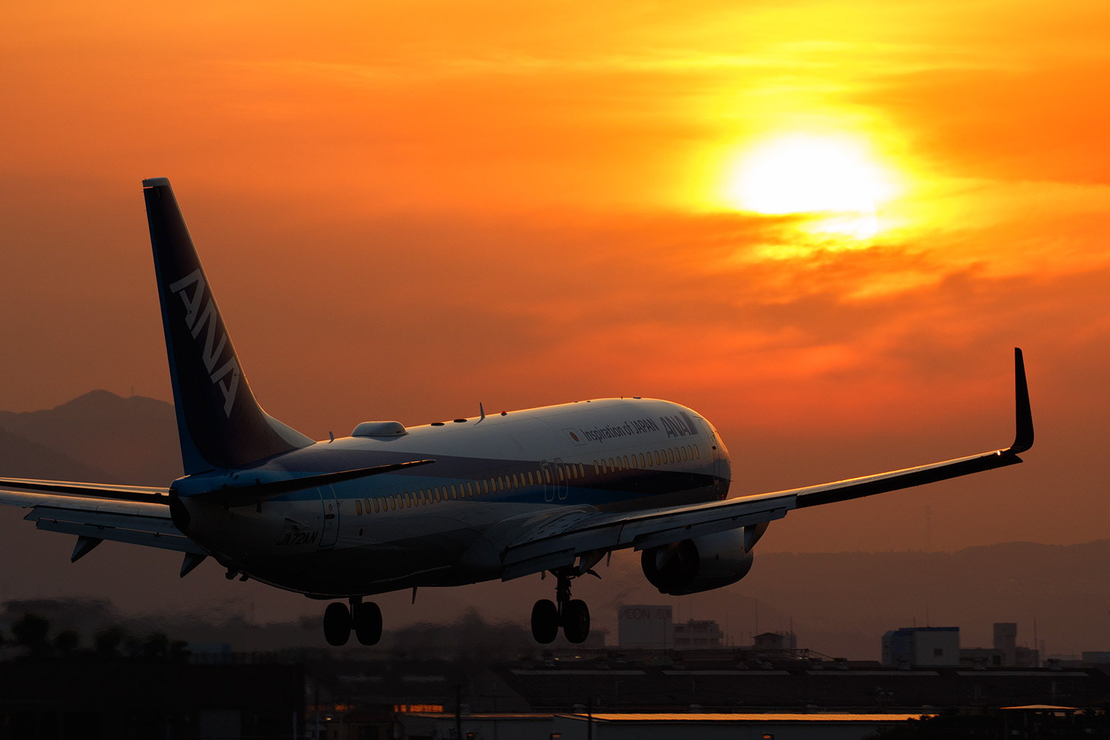 飛行機　夕焼け （伊丹空港 千里川）_a0003166_1645534.jpg