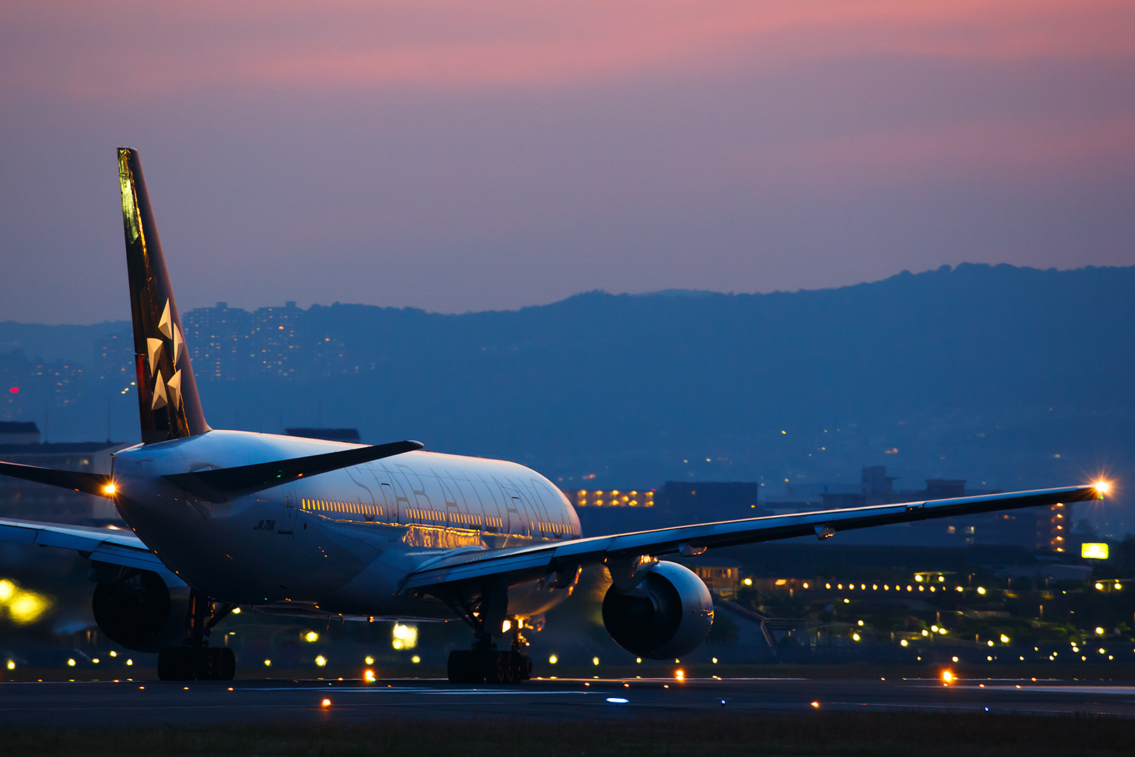 飛行機　夕焼け （伊丹空港 千里川）_a0003166_1645571.jpg