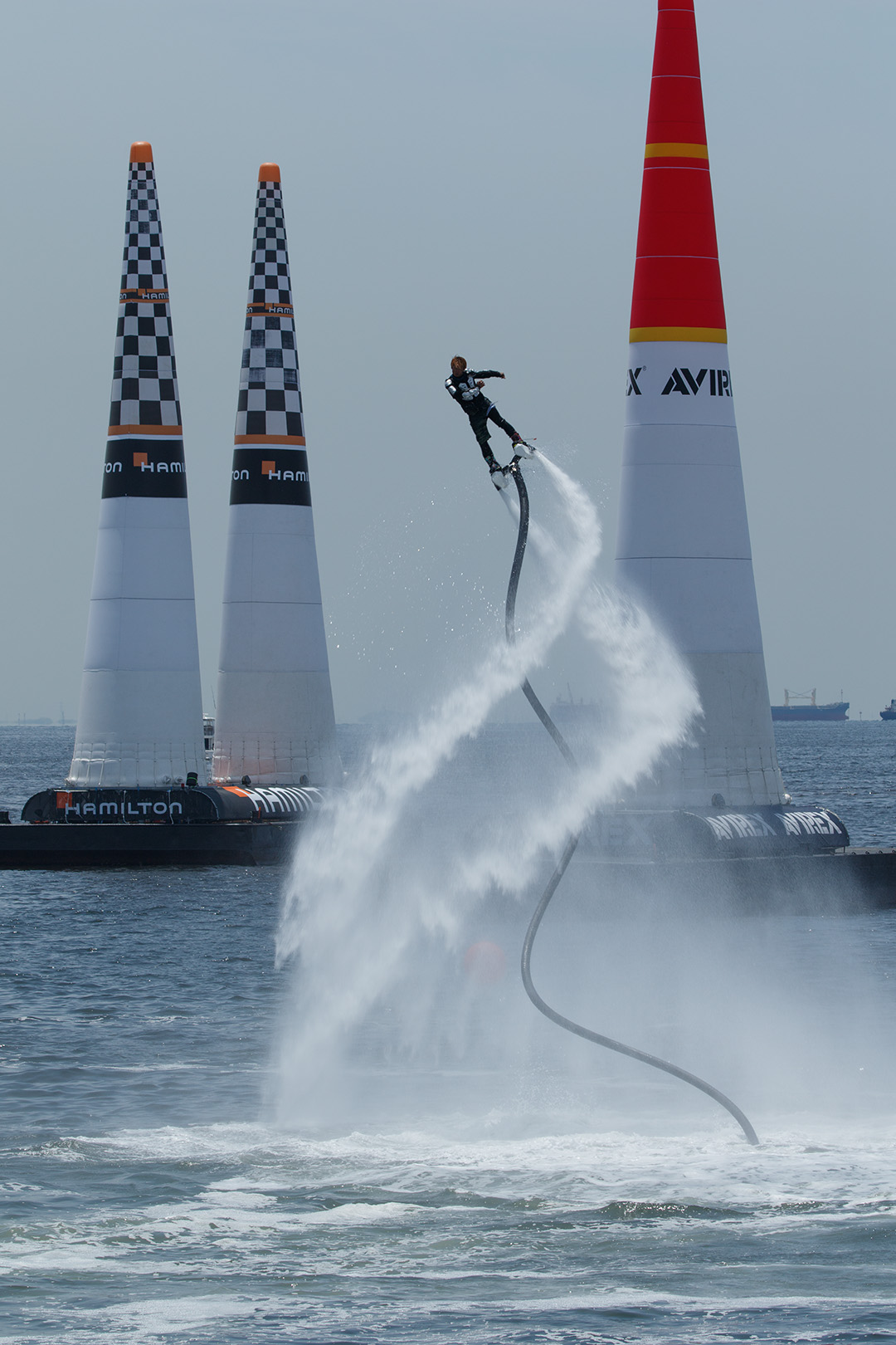 零戦、ＤＣ３、ヘリなど　（レッドブルエアレース）_a0003166_1657582.jpg