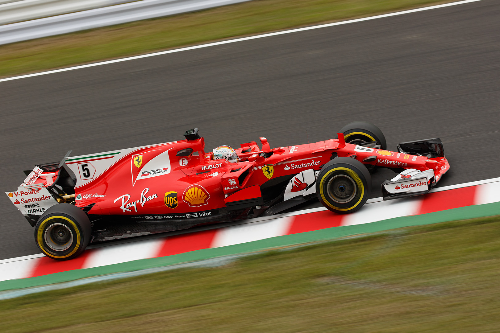 Ｆ１ 金曜 （鈴鹿サーキット　ヘアピン）_a0003166_1658018.jpg