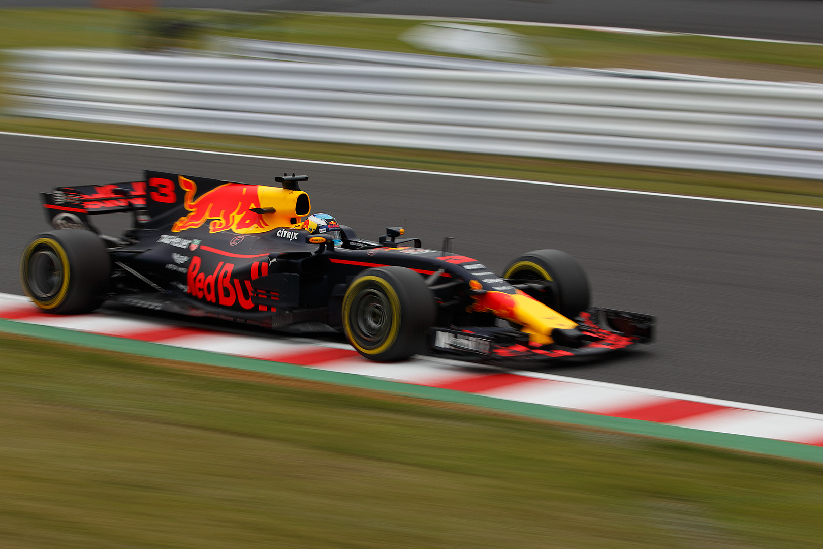 Ｆ１ 金曜 （鈴鹿サーキット　ヘアピン）_a0003166_1658150.jpg