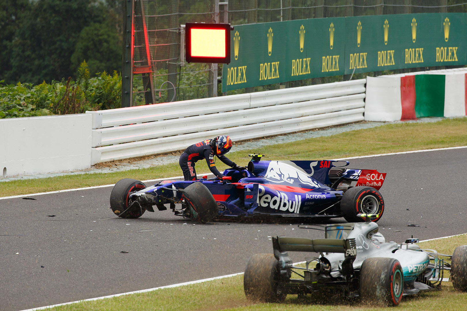 Ｆ１ 金曜 （鈴鹿サーキット　ヘアピン）_a0003166_1658199.jpg