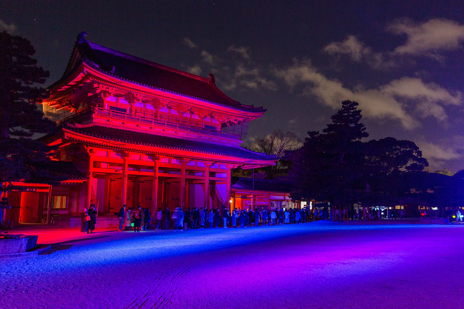 平安神宮の門 冬のライトアップ_a0003166_17185978.jpg