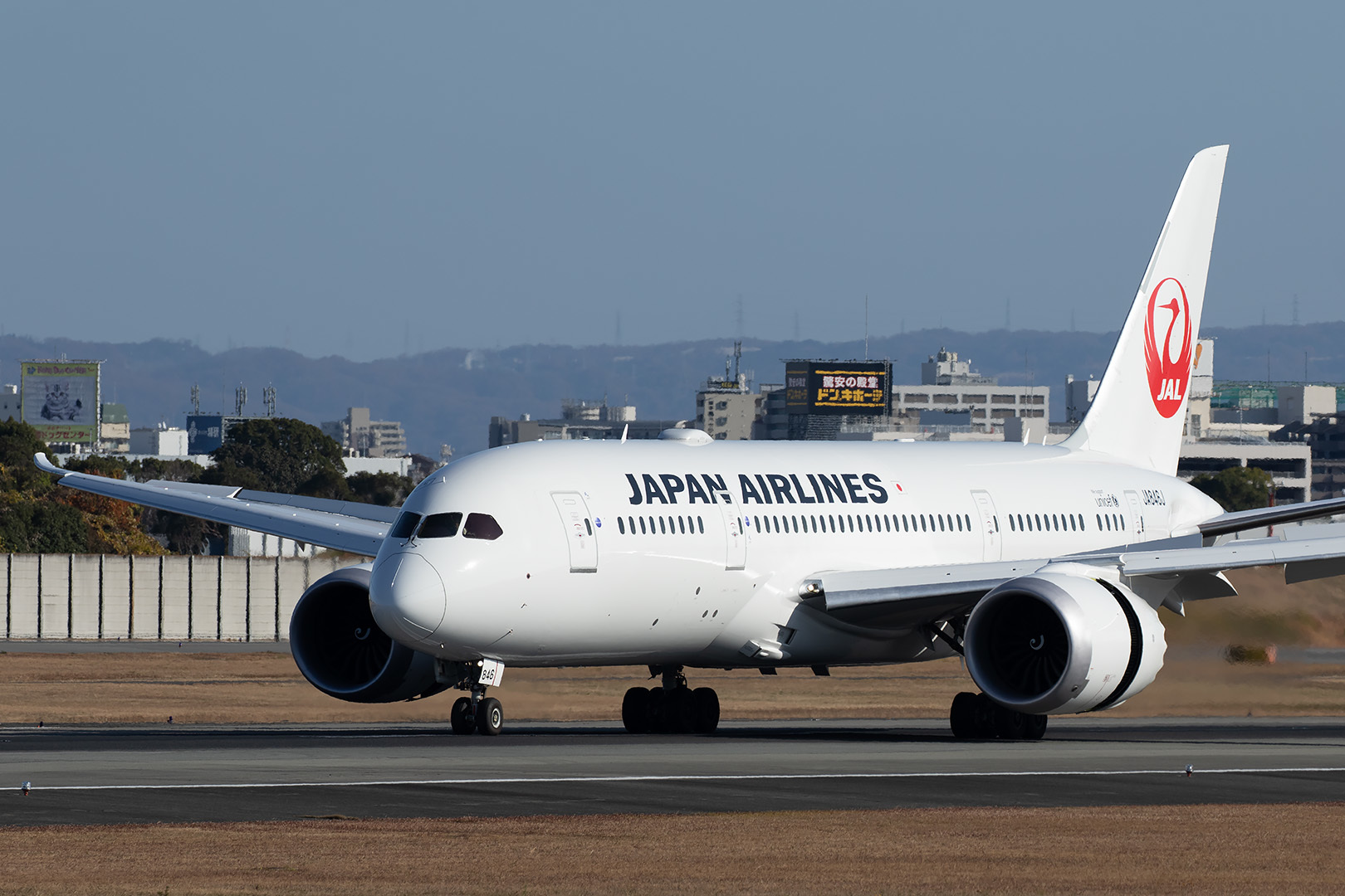 伊丹空港 JAL B787 その１_a0003166_18025108.jpg