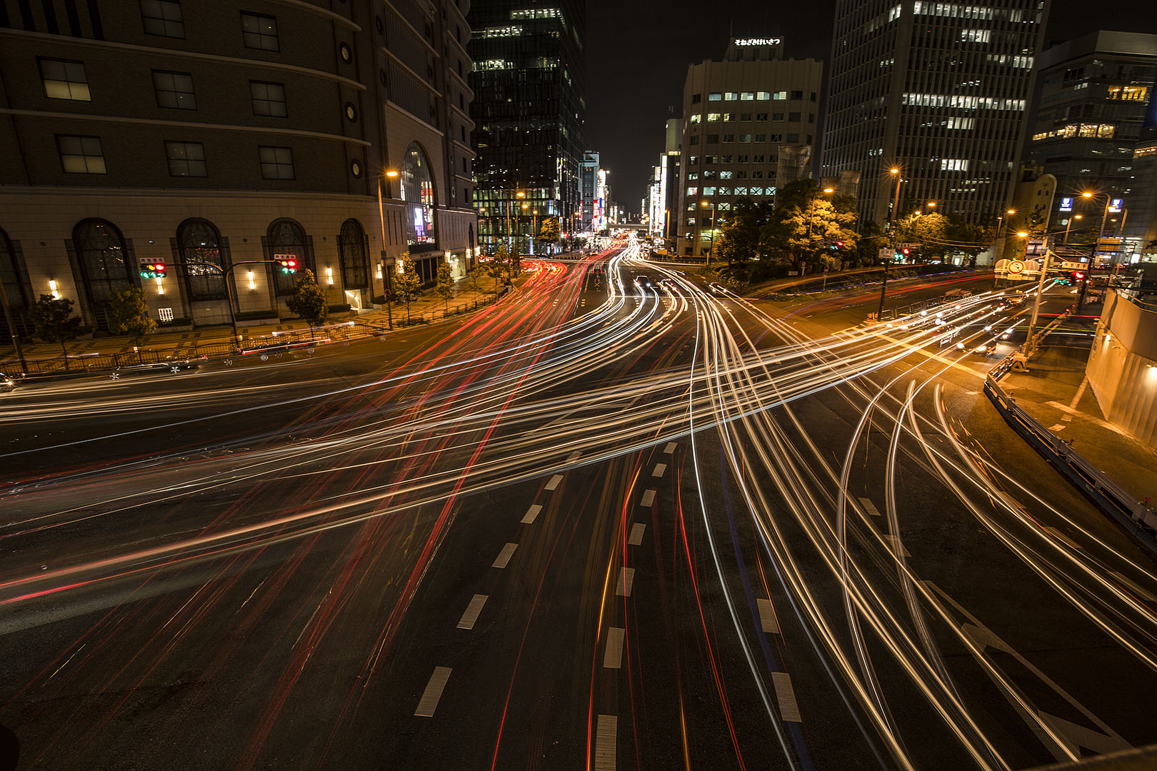 夜の道路　（阪急百貨店の前）_a0003166_18353833.jpg