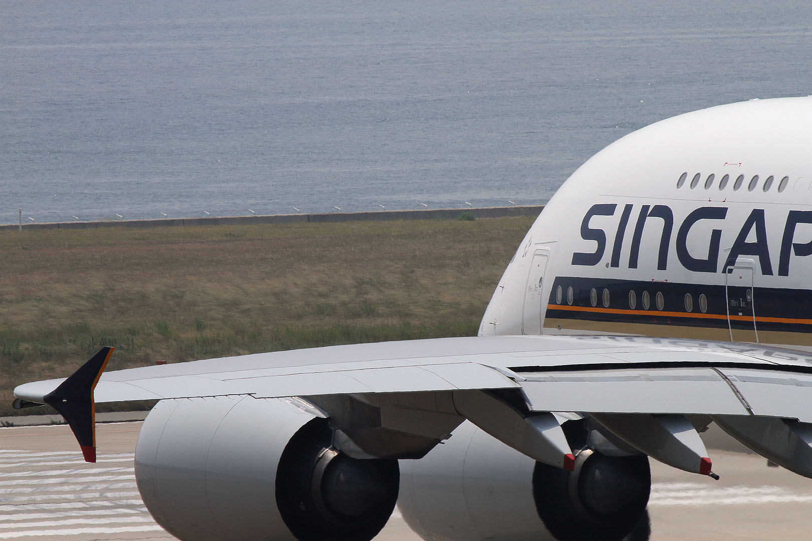 エアバスA380　（関空）_a0003166_1893173.jpg